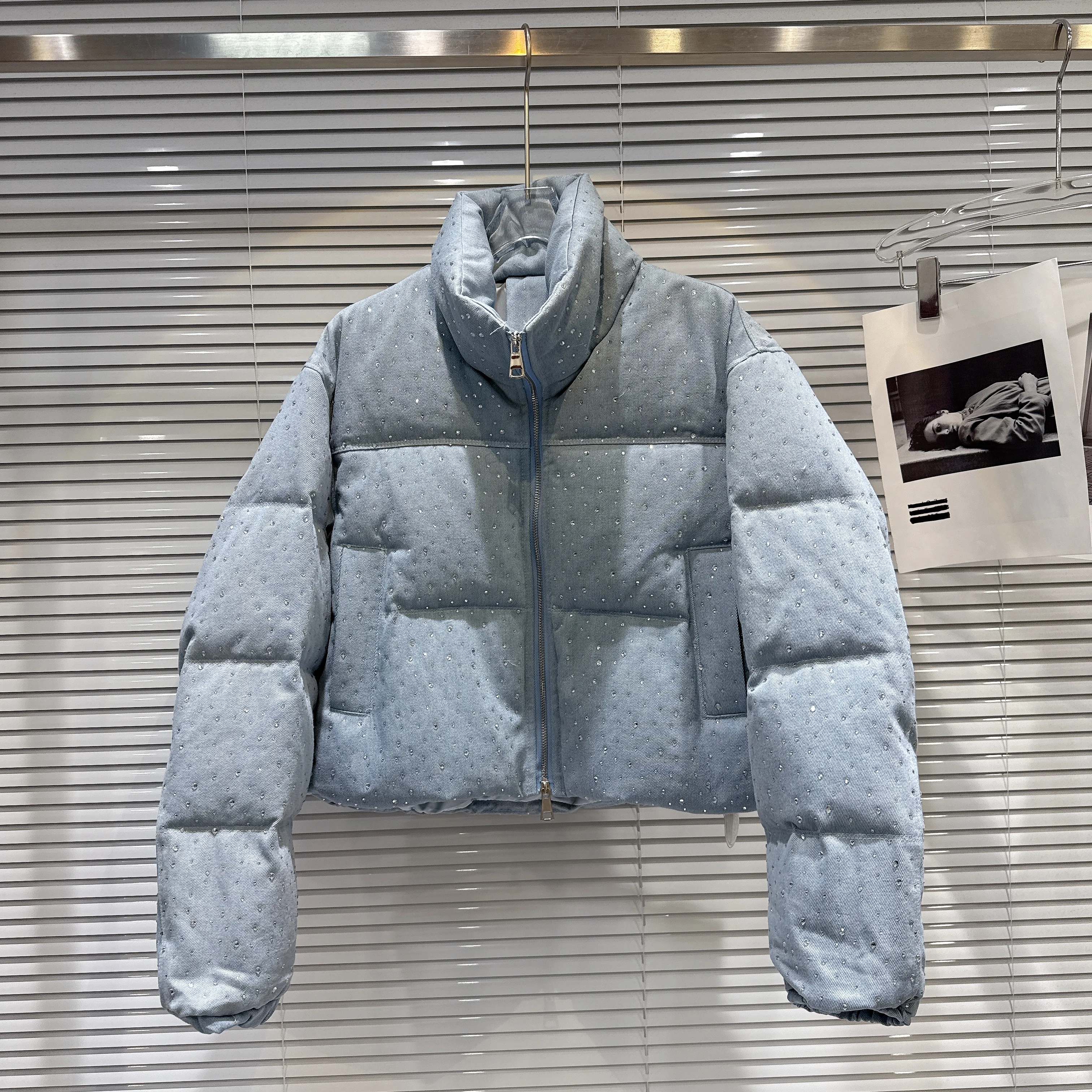 フルダイヤモンド装飾 レディース 中綿ジャケット 2025年新作 冬 スタンドカラー ジップ ショートパーカー オールマッチ 長袖 女性用 綿入れコート