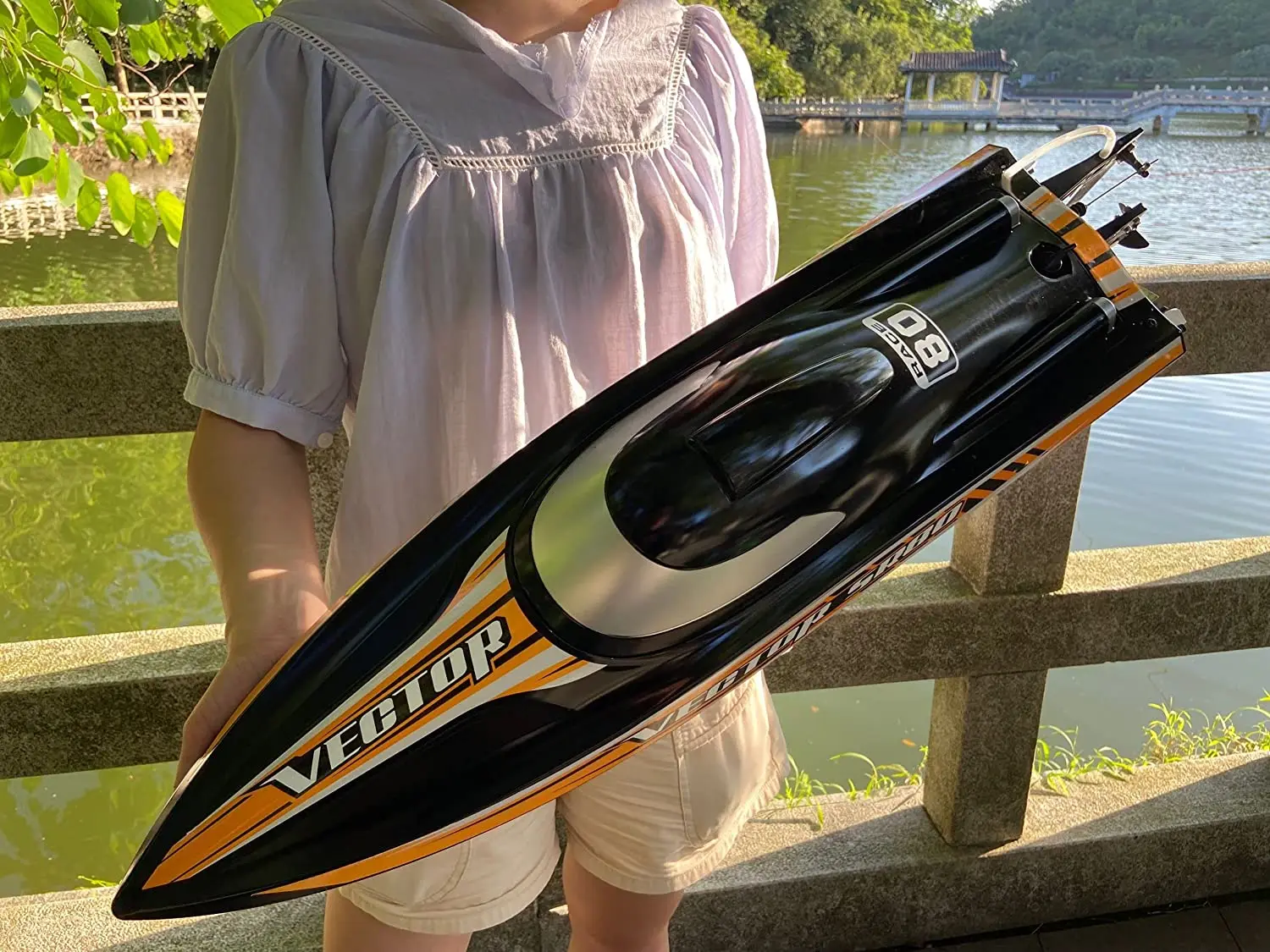 Big Boat 31.5 inch (About 80.0 cm) Large Remote Control Speed Boat for Adults Brushless Motor 70 km/h 5200mAh Dual Battery Power