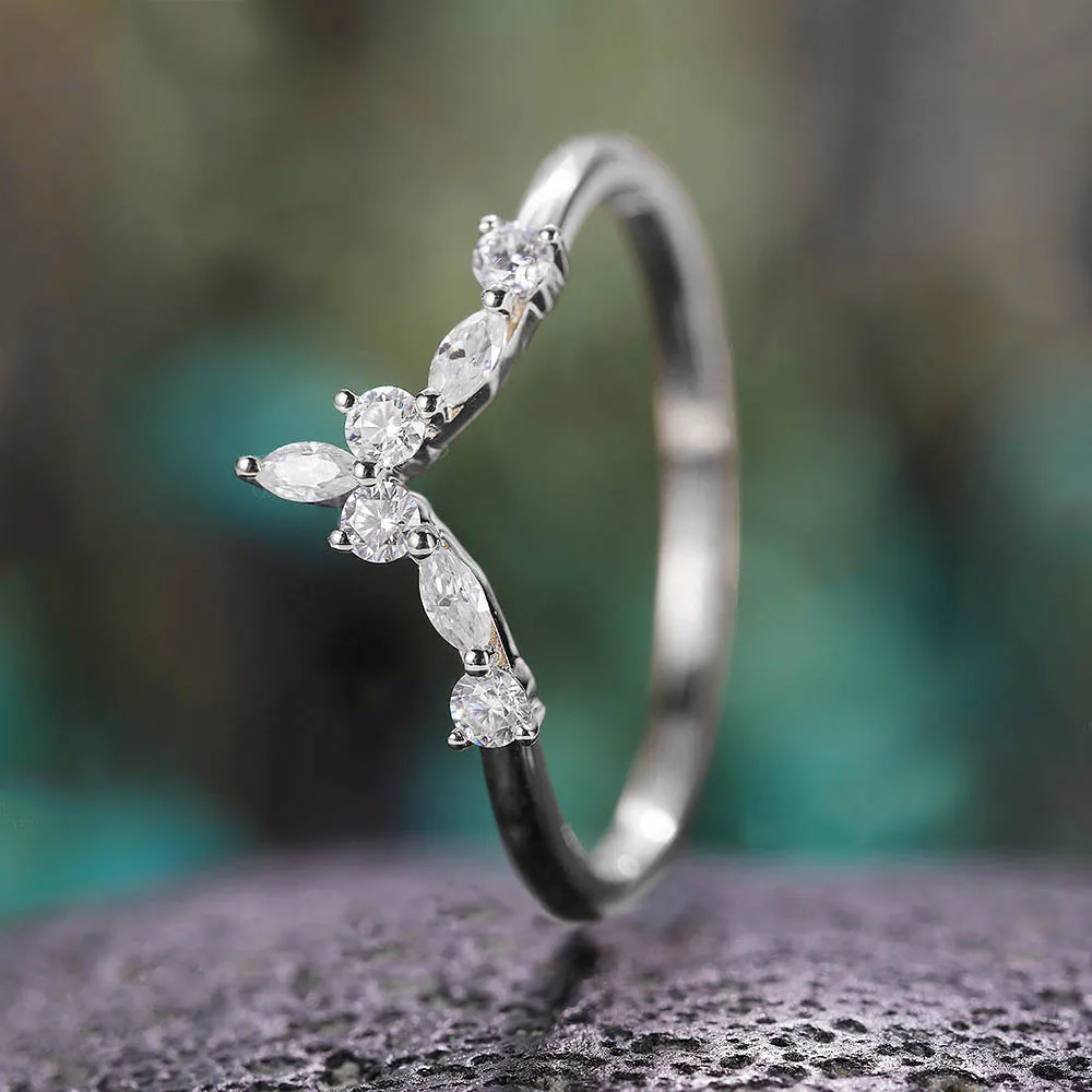 Huitan Neuankömmling Brautringe für Hochzeitszeremonie, Party, ausgefallener V-Design-Ring mit schillerndem CZ-Stein, hochwertiger Damenschmuck – Detail 7