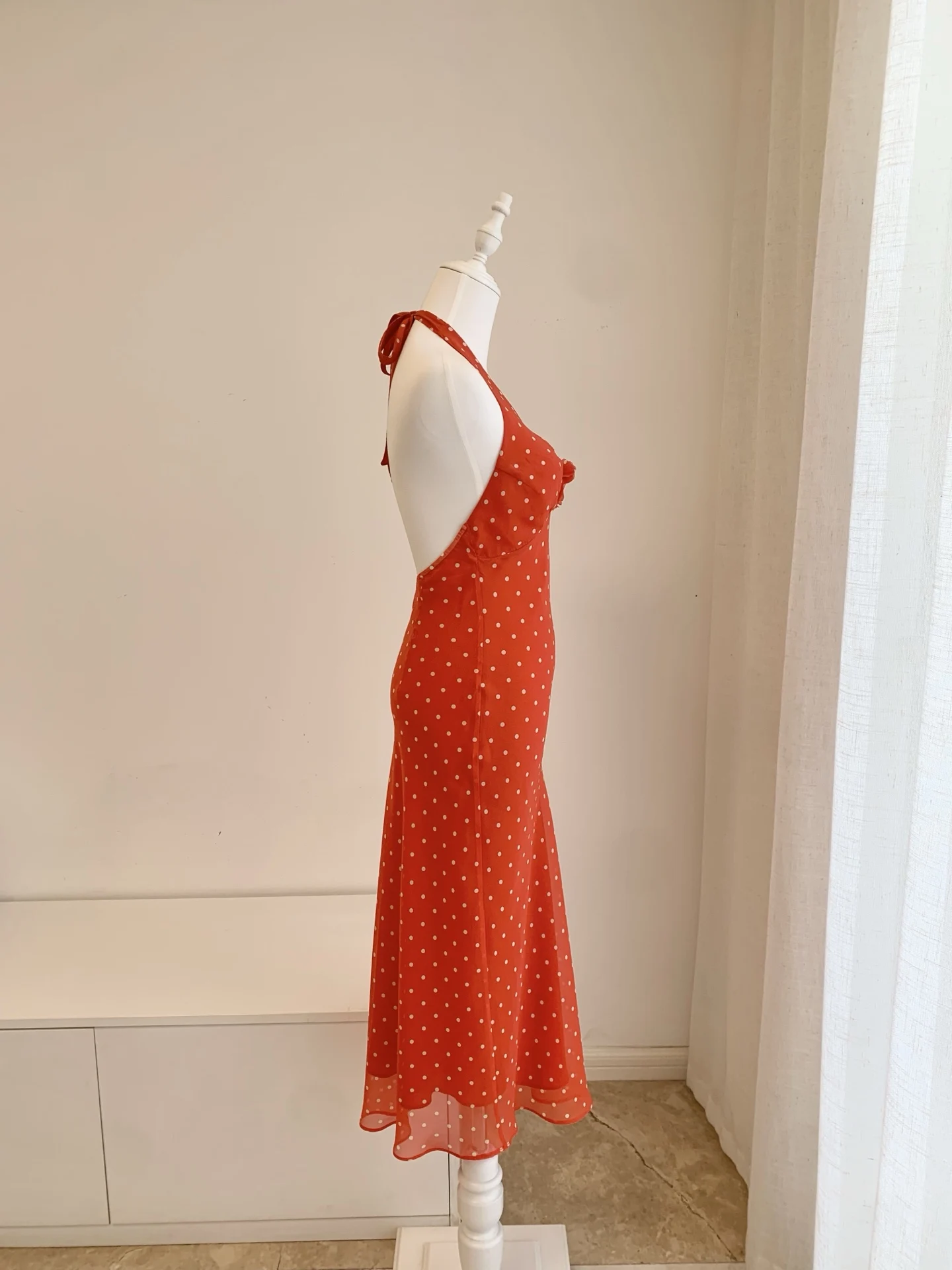 100% Silk Women Polka Dot Print Dress 3D Flower Decoration Halter V-Neck Backless High Waist Fashion Slim Red Midi Robe - view 2