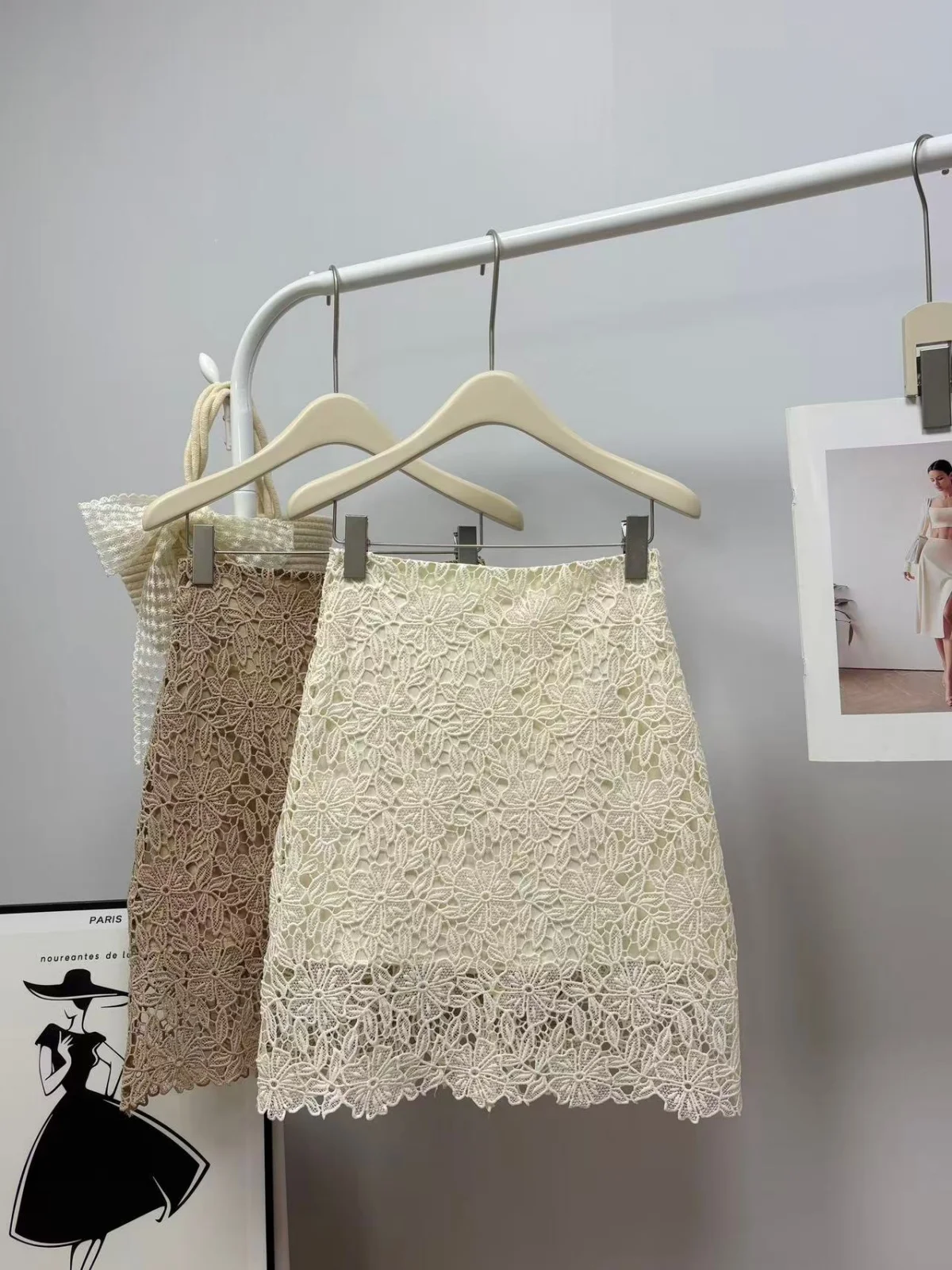 

Women's Summer Elegant Hollow Out Lace Floral Short Skirt Lady Solid Color High Waist Slim Skirt