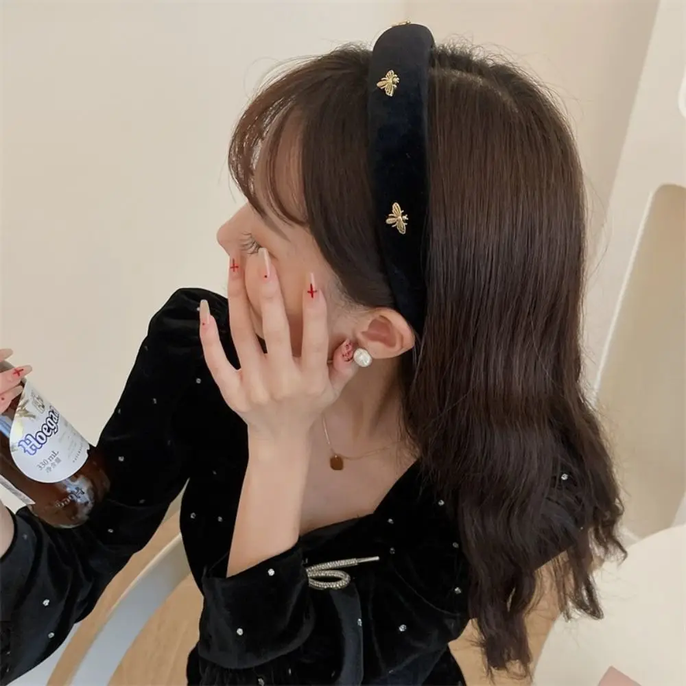 

Fashion Hair Accessories Retro Hair Hoop Bee Velvet Wide Brim Hair Hoop Hairbands Headpiece French Headband Photograph