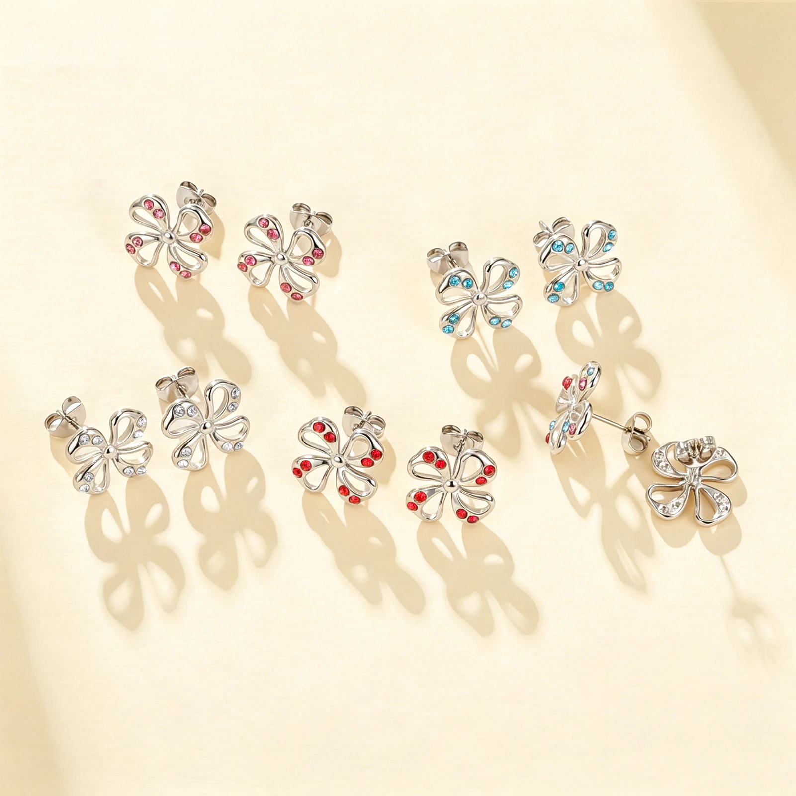 Eueavan Edelstahl Vierblättriges Kleeblatt Strass Ohrstecker Glücksbringer Zierliche Ohrringe Schmuck für Frauen Jubiläumsgeschenk – Detail 6