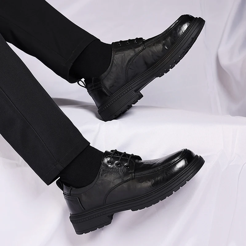 

Мужские черные кожаные туфли в минималистском джентльменском стиле для работы и офиса, свадебные туфли для жениха, вечерние туфли на шнуровке, повседневная новинка