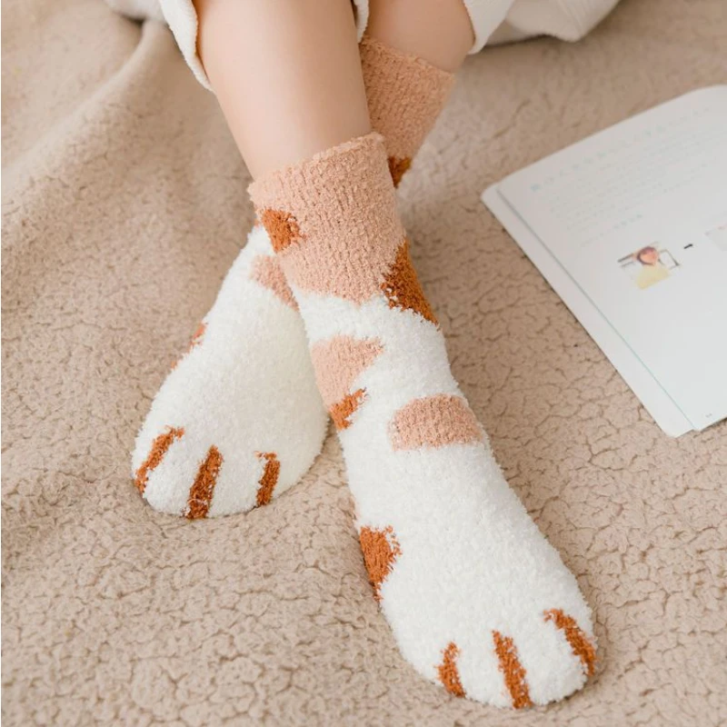 Chaussettes blanches de dessin animé Kawaii pour femmes, motif de patte de chien et de chat 3D, chaussettes chaudes pour dormir au sol, chaussettes