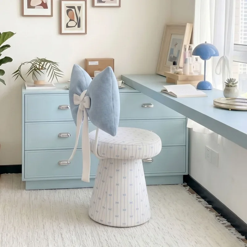 Small apartment dopamine back chair, bedroom cloakroom cute dressing chair cream style rotatable girl style chair