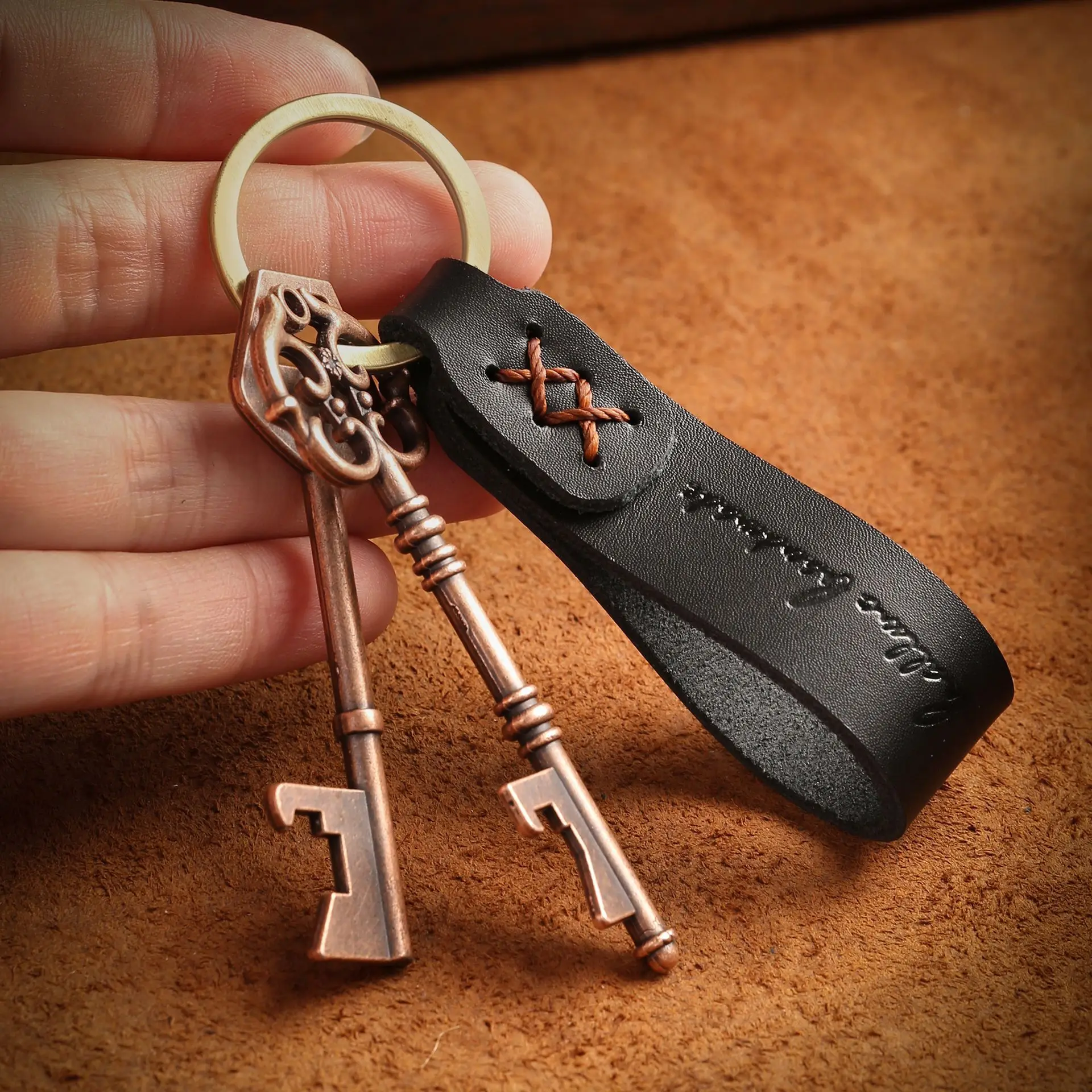 

Vintage Leather Keychain Handmade Full-Grain Leather EDC Fashion Keys Wallets Crazy Horse Leather Car Keys Holder