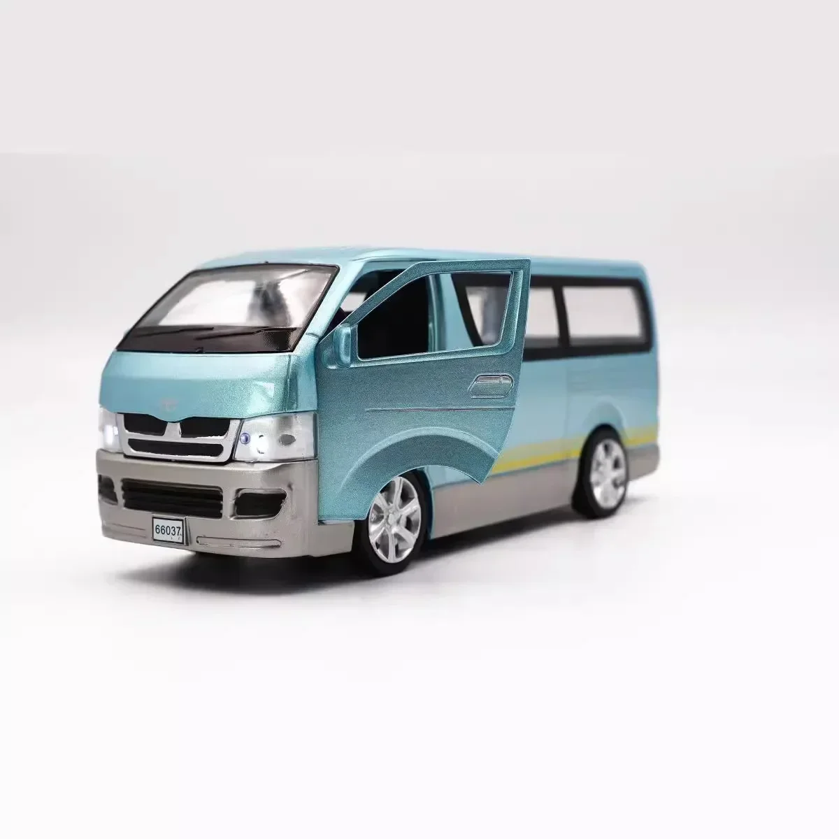 1: 32 simulation Toyota Hiace van alloy car model children\'s toy collectible gift