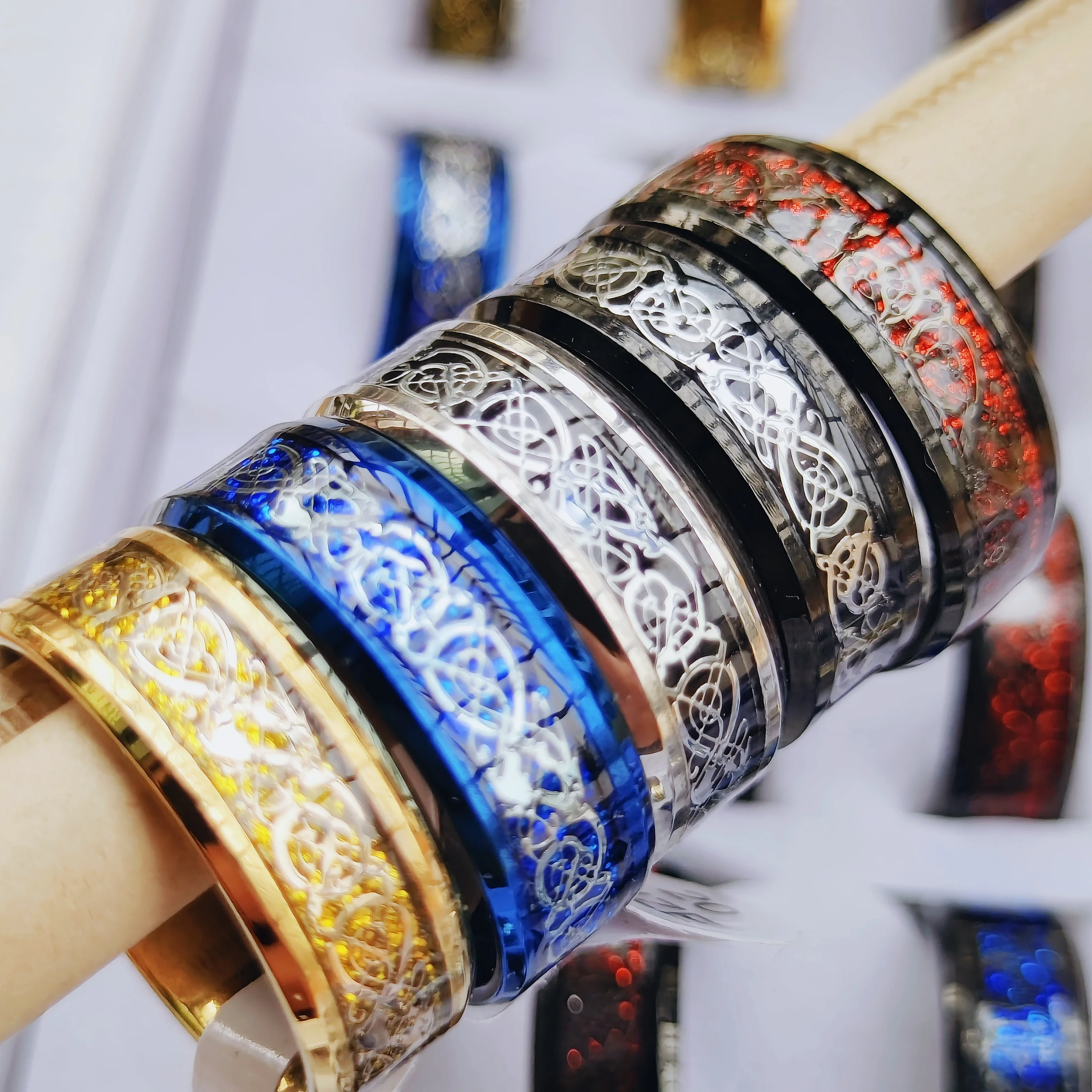 20pcs/Lot Wholesale MIX 8mm Men\'s Stainless Steel Celtic Dragon Ring Inlay Red Green Black Ring Wedding Band Jewelry Size7to11