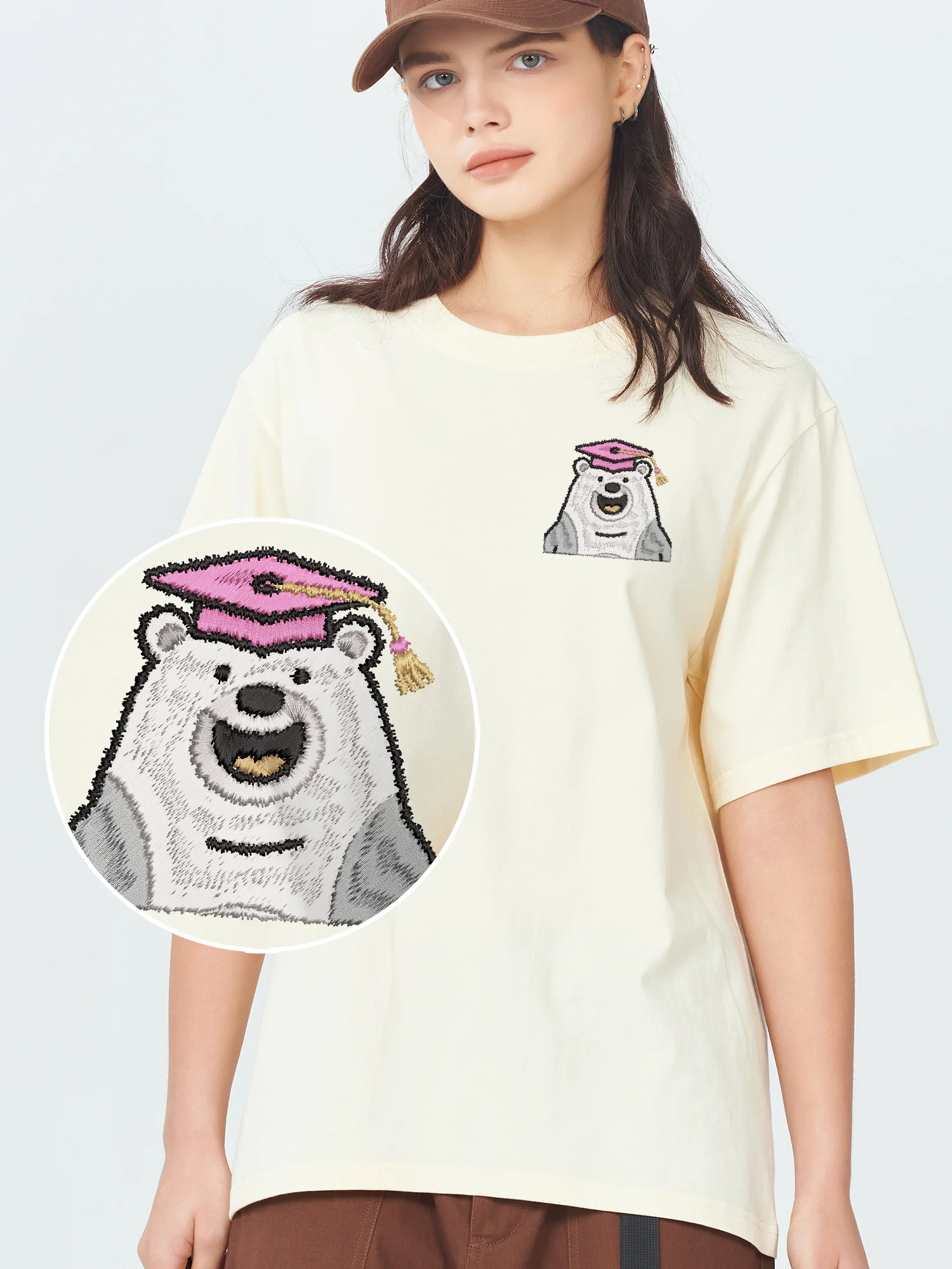 

Joy Bear Wearing Graduation Hat Embroidered T-Shirt Gift Idea Cotton Men Women Summer Lightweight Casual Embroidery Tops​