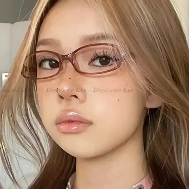 แว่นตาทรงรีย้อนยุคของผู้หญิงแว่นตาแก้วกรอบสีแดงสีเขียว Y2K ตกแต่งคอมพิวเตอร์แว่นตาป้องกันสีฟ้าขับรถริมทะเล