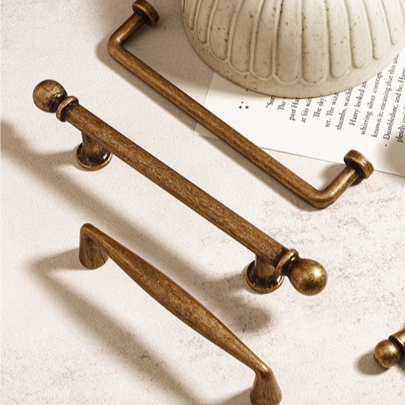 Antique Brass Single-Hole Knob Vintage Furniture Handles for Drawers Dressers Cabinets & Wardrobes American Retro Style Hardware