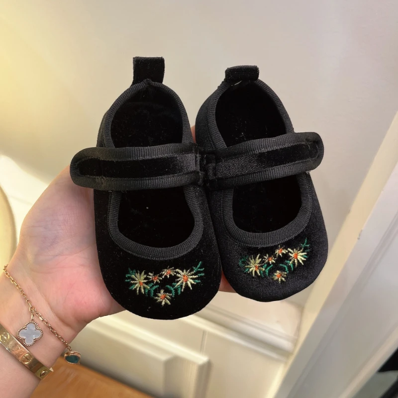 حذاء طفل مطرز بالزهور 2025 خريف جديد الطبعة الكورية طفل لطيف حذاء واحد فتاة المشي حذاء فتاة موضة الرقص HomeShoes
