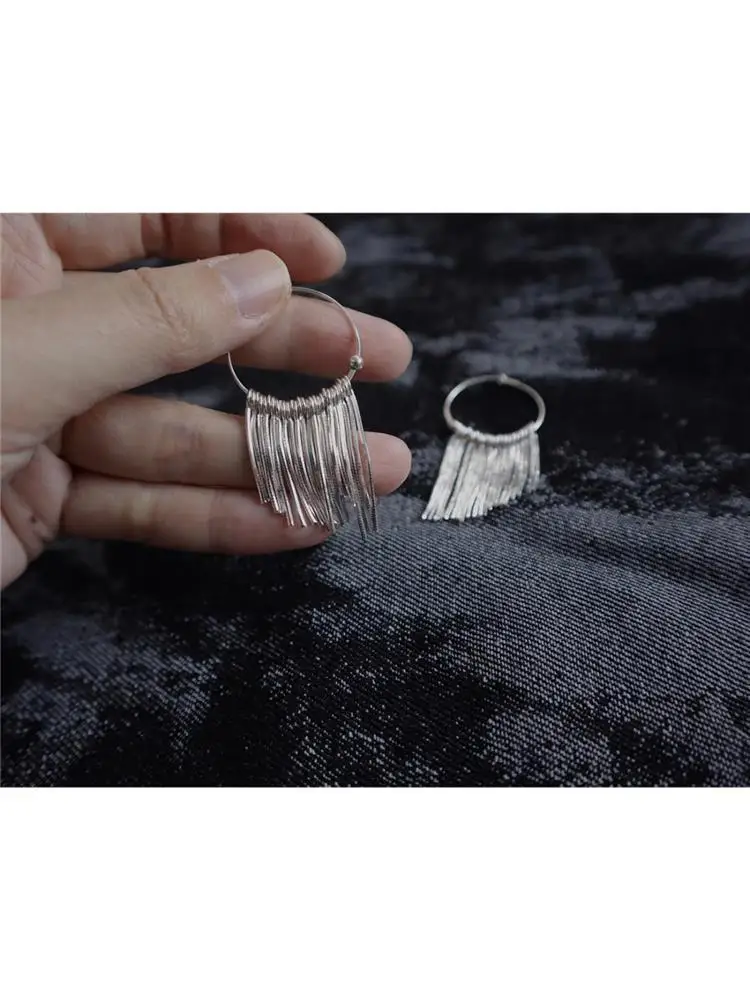 Beveled Tassel Circle Hoop Earrings for Women Seamless Minimalist Small Batch Designer Ear Cuff Gold Tone Lightweight