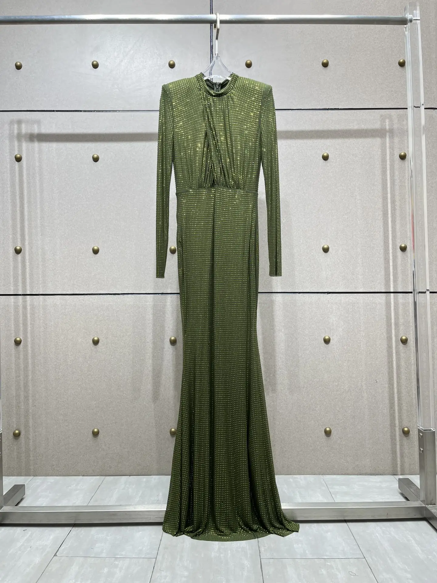 

2024 New olive green full diamond fishtail dress for early spring 03051