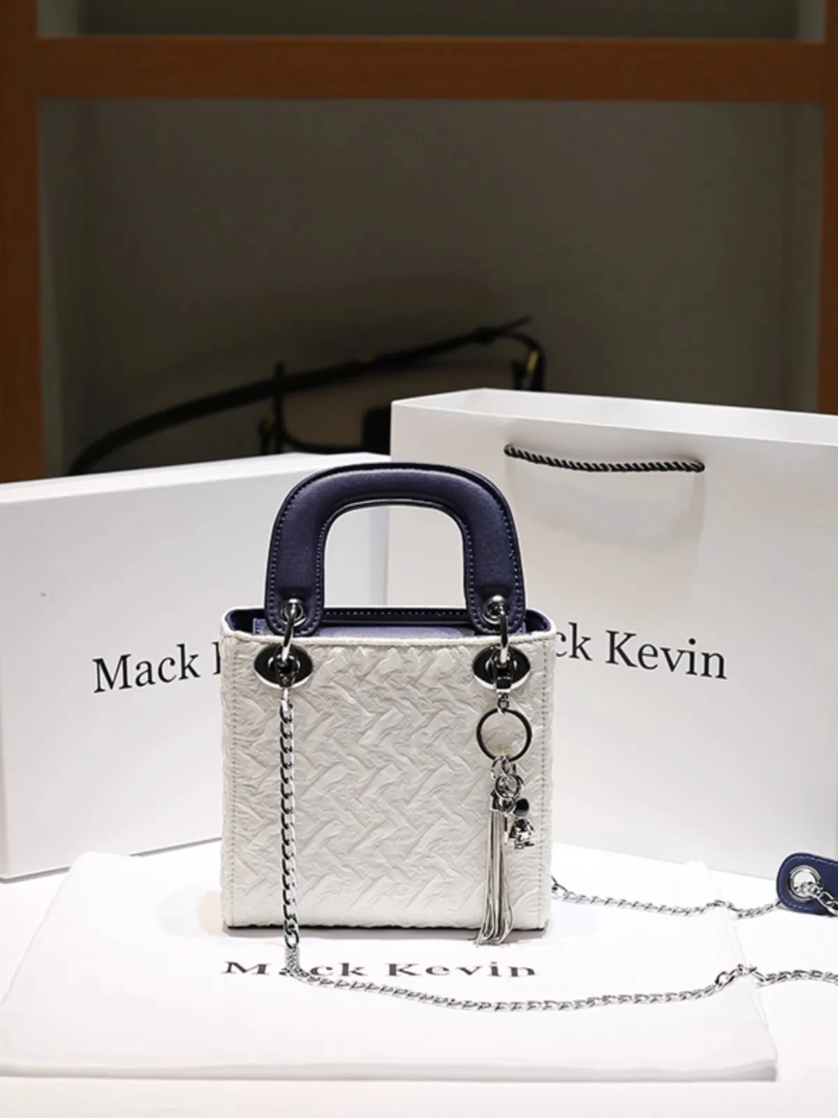 Bolso cuadrado de mano con colores de contraste para mujer, bolso de hombro hermoso y de lujo con decoración, moda Popular, nuevo, 2024