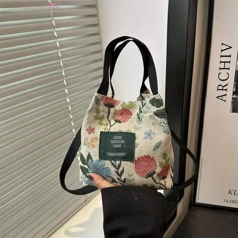 

Floral Canvas Shoulder Bag Women's 2026 New Ethnic Style Handbag Retro Casual Commuting Bucket Crossbody Bag Soft Square Bag
