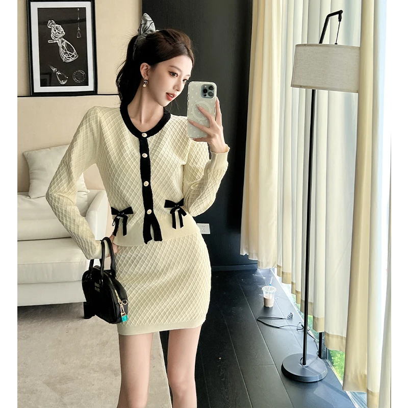 

2026 весенний корейский модный вязаный комплект из 2 предметов, женский однобортный кардиган + мини-юбка, повседневный шикарный свитер, наряд