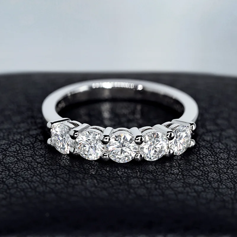 

Кольцо Carnica 4 мм с 5 камнями по 0,3 карата из натурального муассанита для женщин, 100% стерлинговое серебро S925, сверкающее обручальное кольцо, ювелирное изделие, цвет GRA D