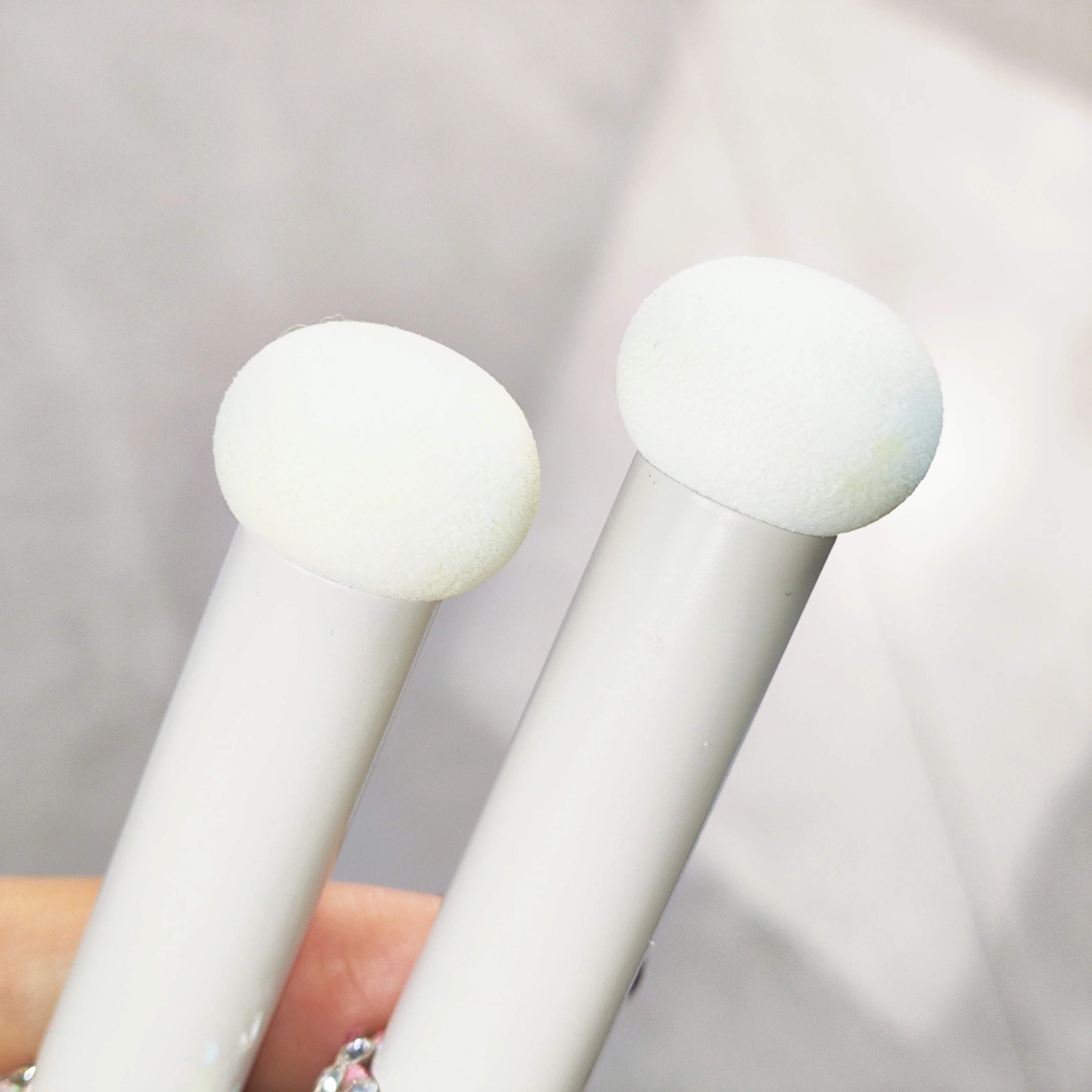 فرشاة كونسيلر ذات رأس مستدير على مستوى مظهر عالي، فرشاة إسفنجية صناعية غير مؤلمة برأس صغير