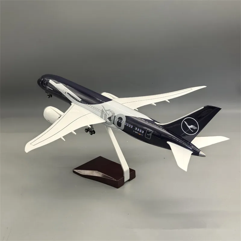 

Модель самолета Lufthansa B787 в масштабе 1:130, посвященная 100-летию авиакомпании, со светодиодной подсветкой, для коллекции и в качестве подарка