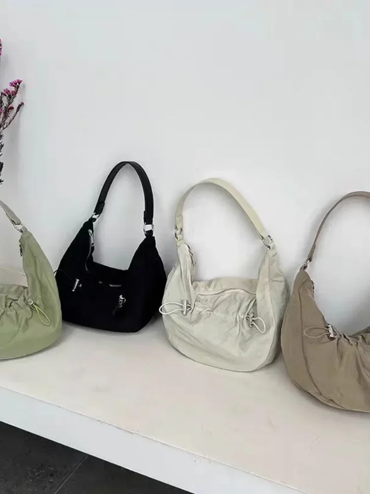 Borsa a tracolla di nicchia per donna borsa a tracolla a catena versatile, borsa a nuvola pieghettata di fascia alta