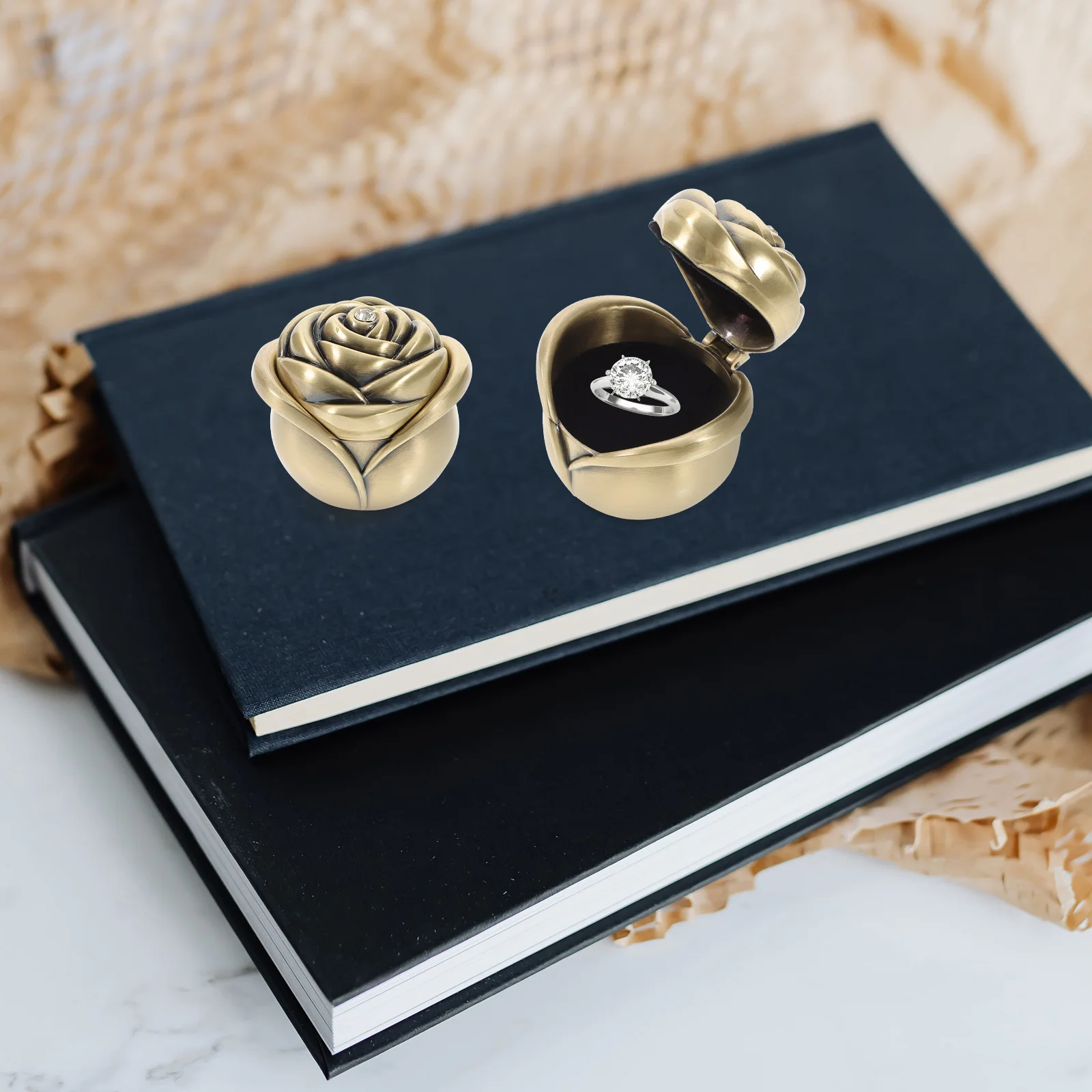 

Retro Metal Ring Display Box Decorative Jewelry Storage Case Vintage Style Organizer for Rings Earrings Necklaces Gifts Wedding