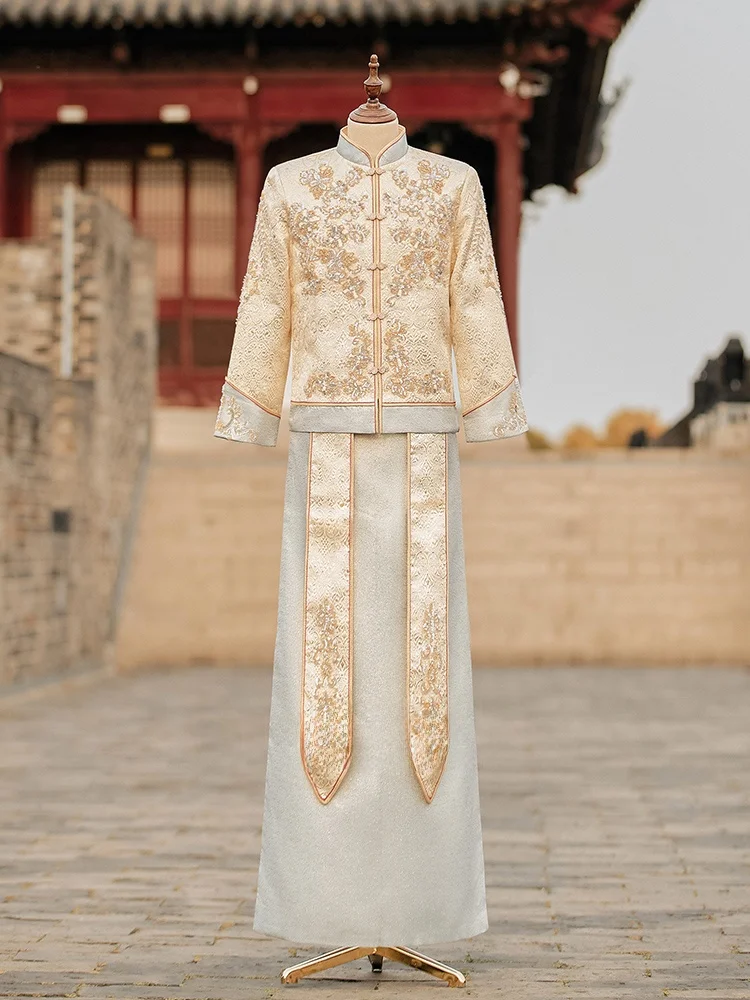

Champagne Colored Men's Xiuhe Suit Traditional Chinese Wedding Dr Hanfu Sle round Collar Long Sve Embroidered Gown