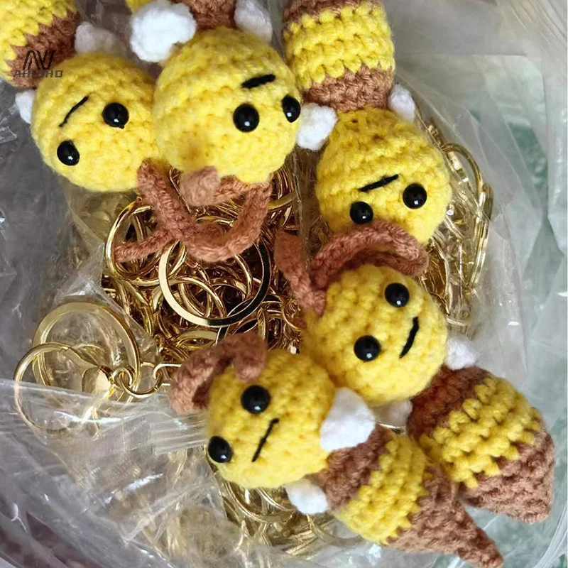 Handmade Crochet Keychain Pendant, Cartoon Bee Bag Pendant, Mini Wool Cute Keychain