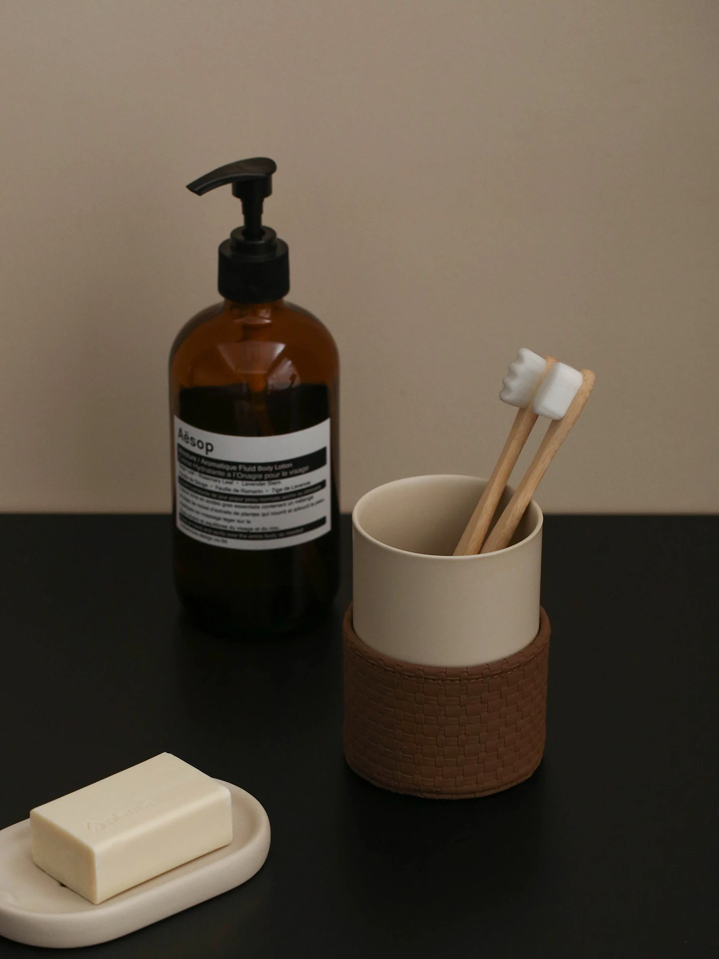 

Ele Cerc Wa Cup And Tooth Cup Set for Batoom Or Hotel Luxury Oral Care Tools Adult Size Non-Slip Design 340ml Capa...