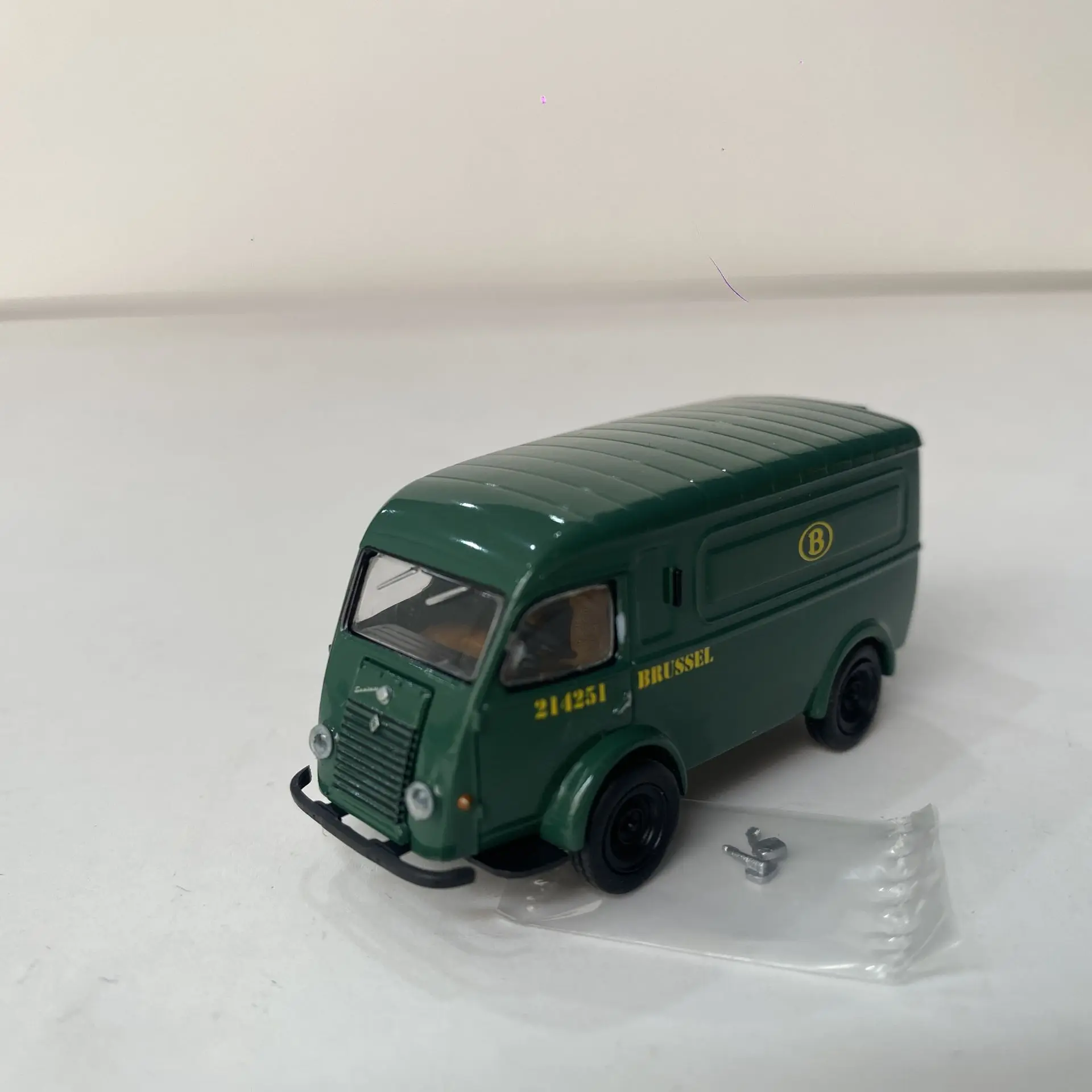 

BREKINA 1/87 Scale HO RENAULT Goelette Plastic Model Collectible Toy Gift Souvenir