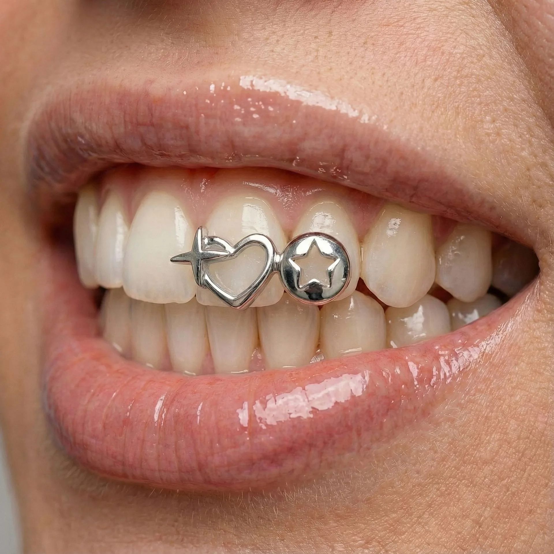 European American Style Hip-Hop Star Braces Hollowed Out Glossy Electroplated Braces Gold Teeth Dental Accessories