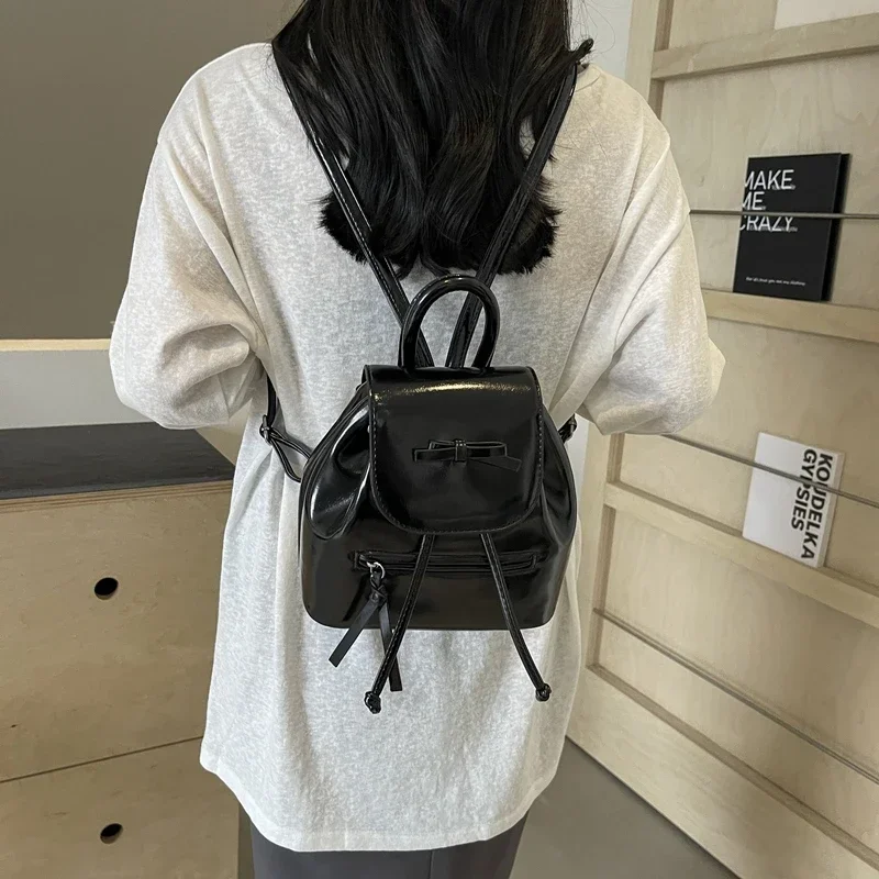 Glossy PU Solid Fashion Backpacks Simple High Quality Compact Fresh Commuting Portable Backpacks for Women 2024 Versatile Hot