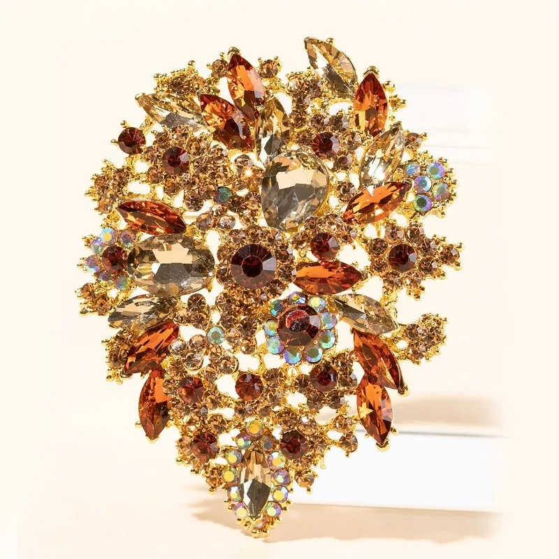 Designer fashion gold plated brooch pin with sparkling gemstone ladies brooch novelty elegant beautiful luxury vintage