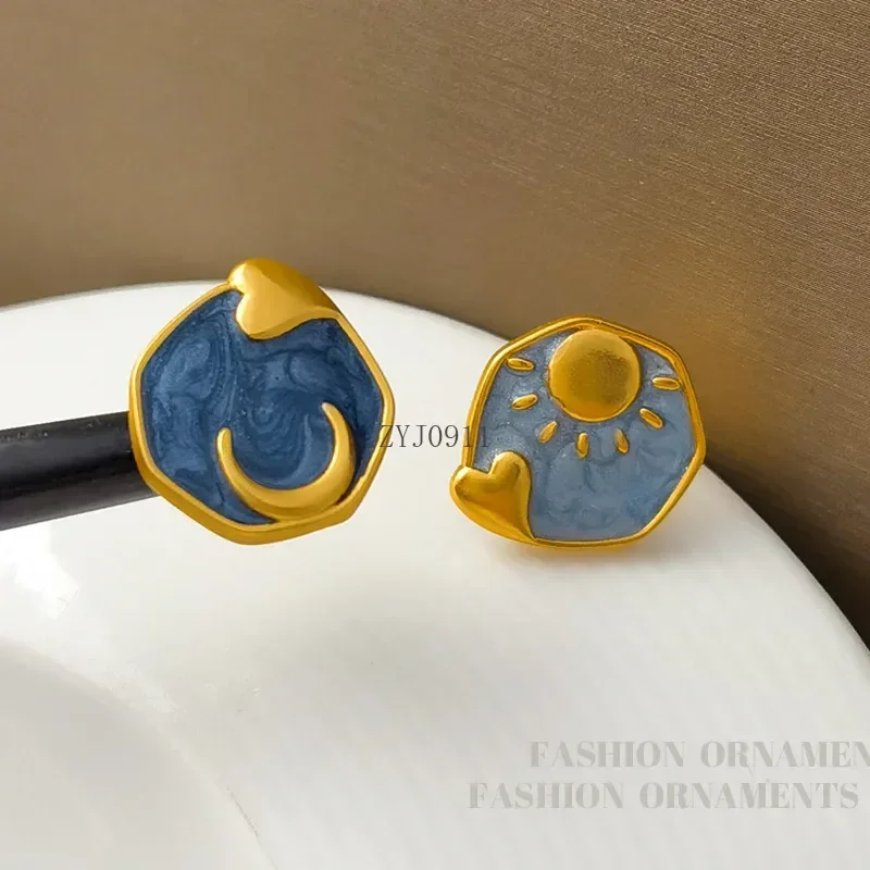 *المجوهرات العصرية ببساطة تصميم القمر القلب 2024 الاتجاه الجديد جودة عالية الأزرق اللون وأقراط للنساء هدية غرامة اكسسوارات