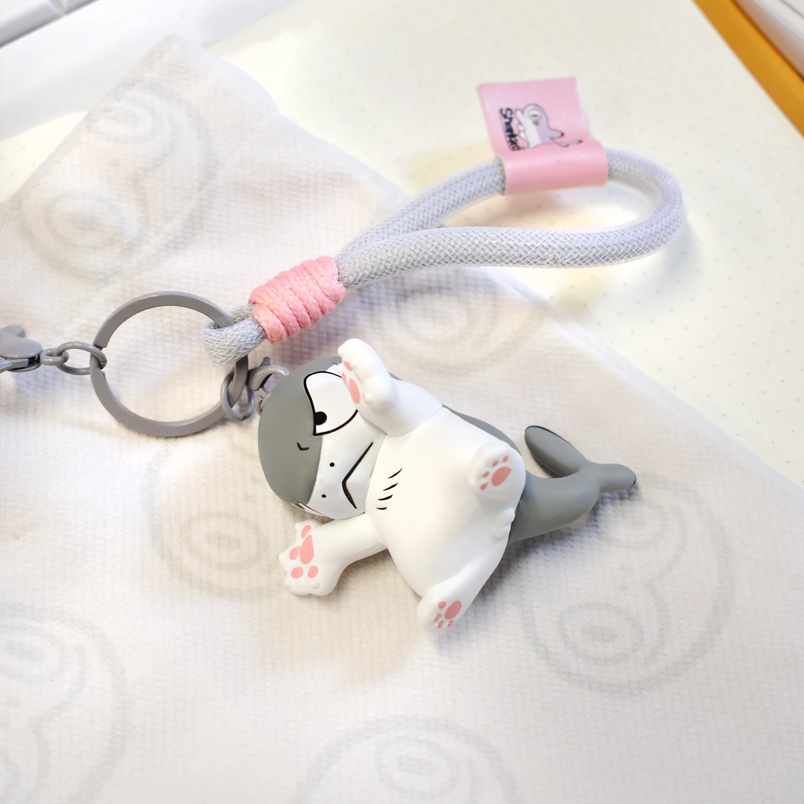 Zawieszka Sharkitty, breloczek do kluczy, kolekcjonerska mini figurka, pomysł na prezent, dekoracja do plecaka (Hmph! Adoptuj mnie, jeśli mnie kochasz)