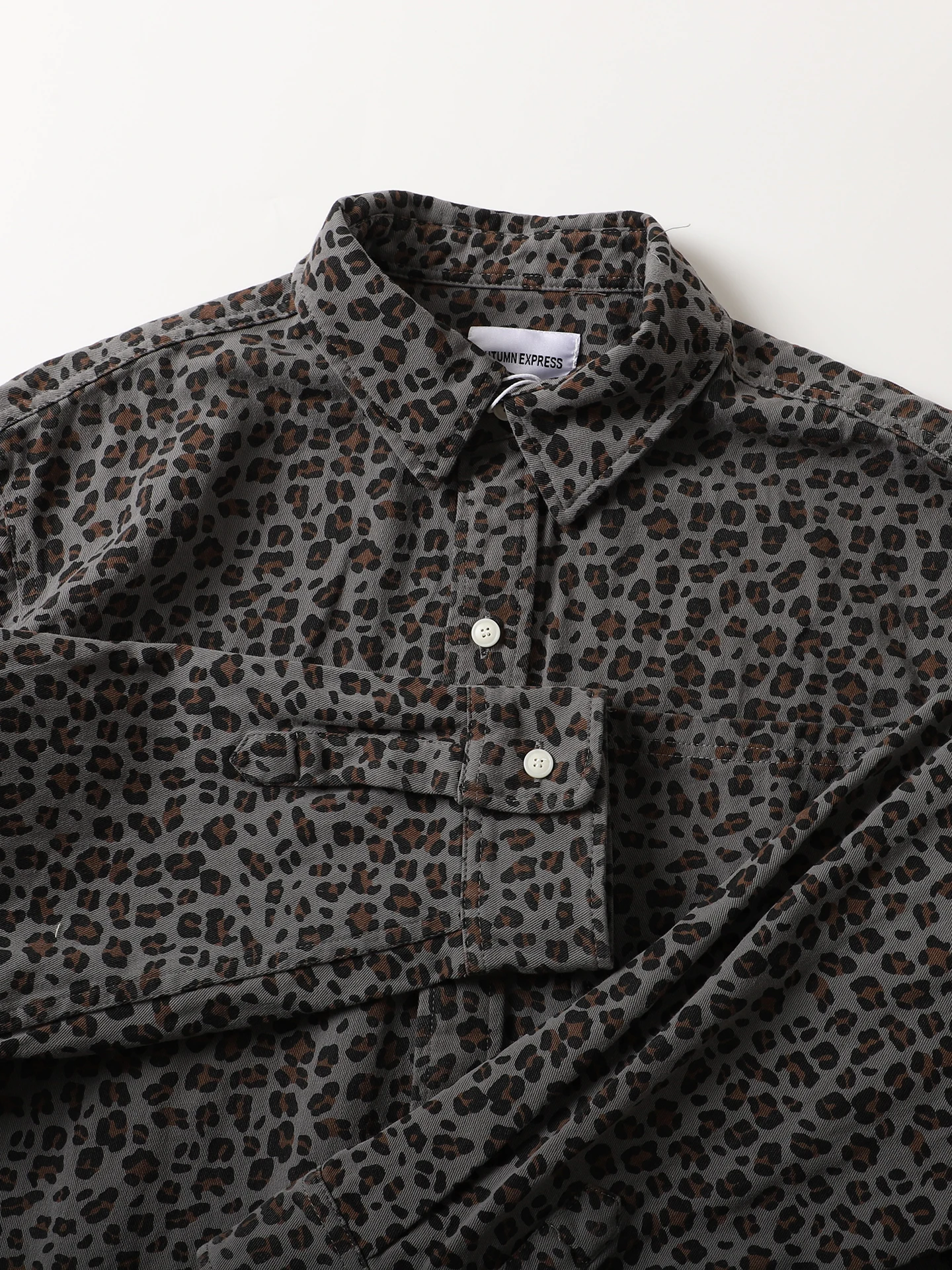

Retro American Heavyweight Khaki Cotton Waed Leopard Print Long Sve Loose Fit Collared Men's irt Trendy Outerwear