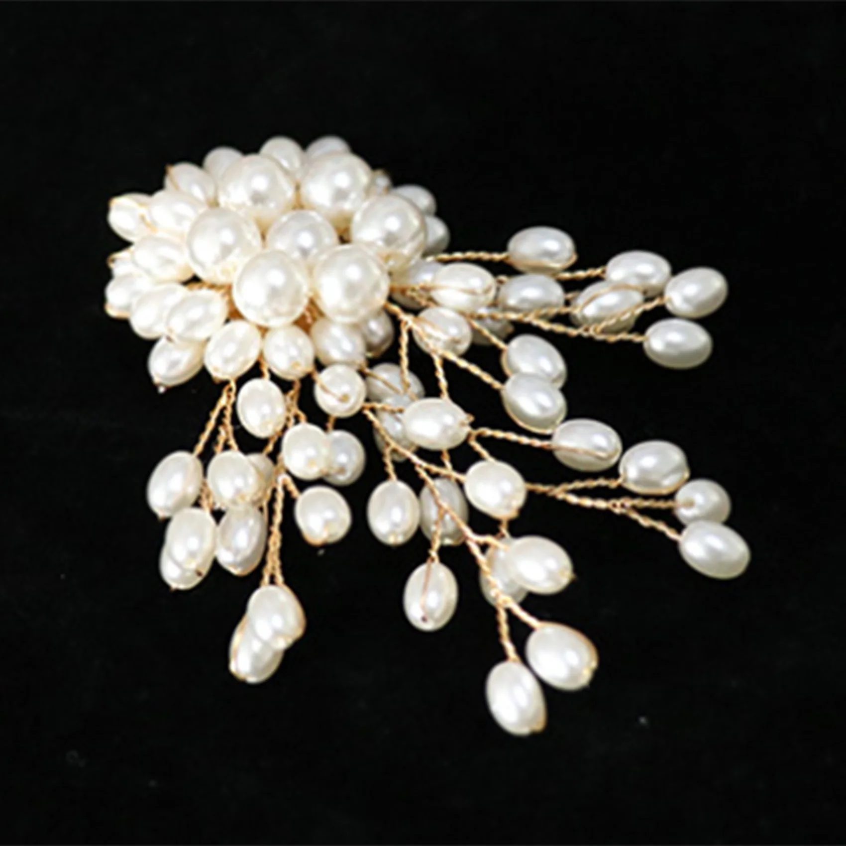 Exaggerated Elegant Pearl Flower Brooch Pin Badge for Women Girls Fashion Clothes Decoration Jewelry Gifts