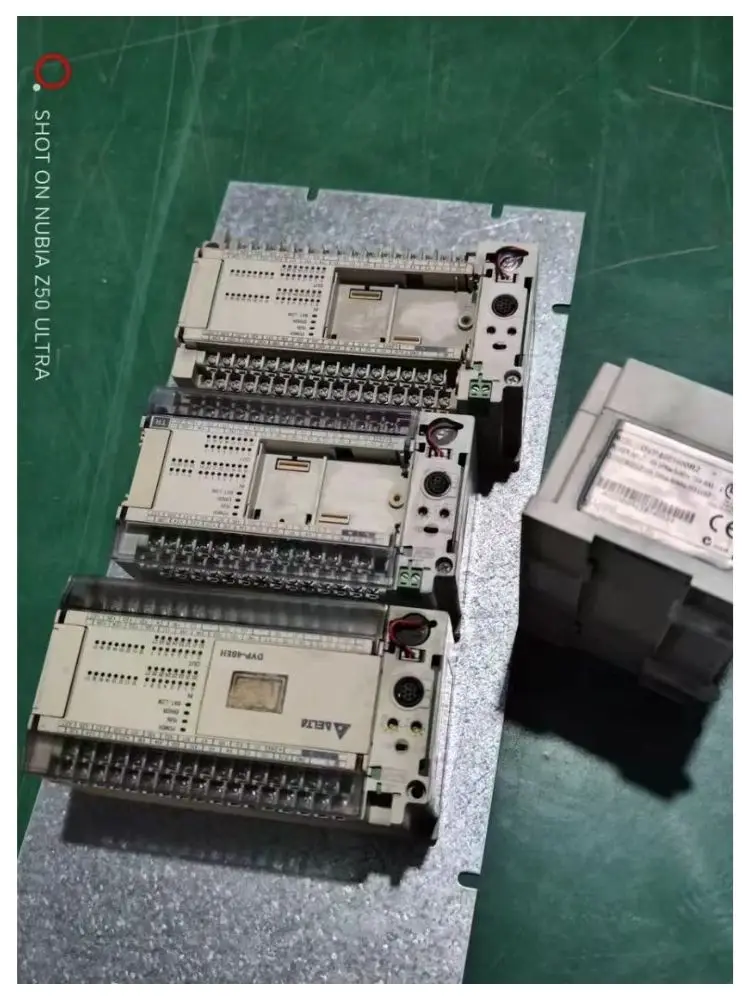 Second-hand  DVP32EH00T2   PLC    tested OK