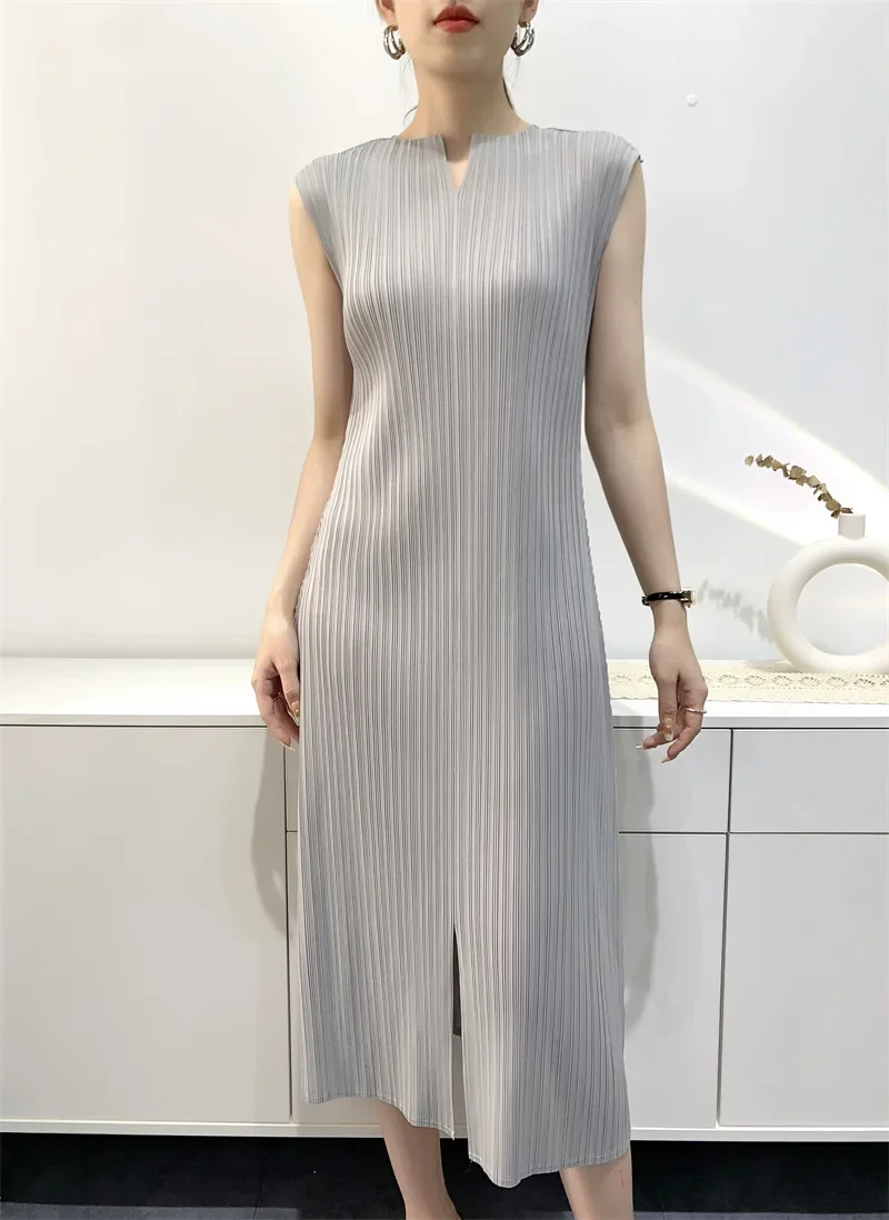 

Miyake Pleated Elegant Dresses for Women V-neck Sleeveless Vest Long Dress 2024 Summer New Loose Casual Elegant Clothing