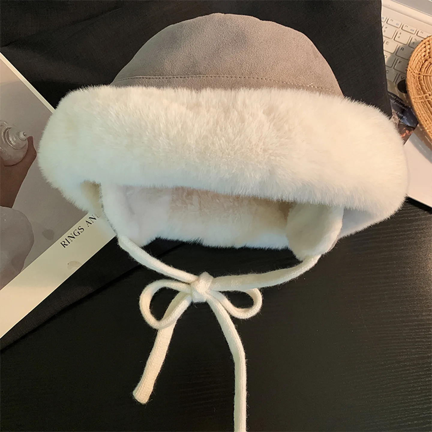 Vintage Suede Fur-Trimmed Women's Earflap Hat with Bow-Tie Drawstring for Wind Protection, Suitable for Winter Shopping, Walking, Outdoor Activities, Cold Protection, and Warmth-Retaining Fisherman's Hat