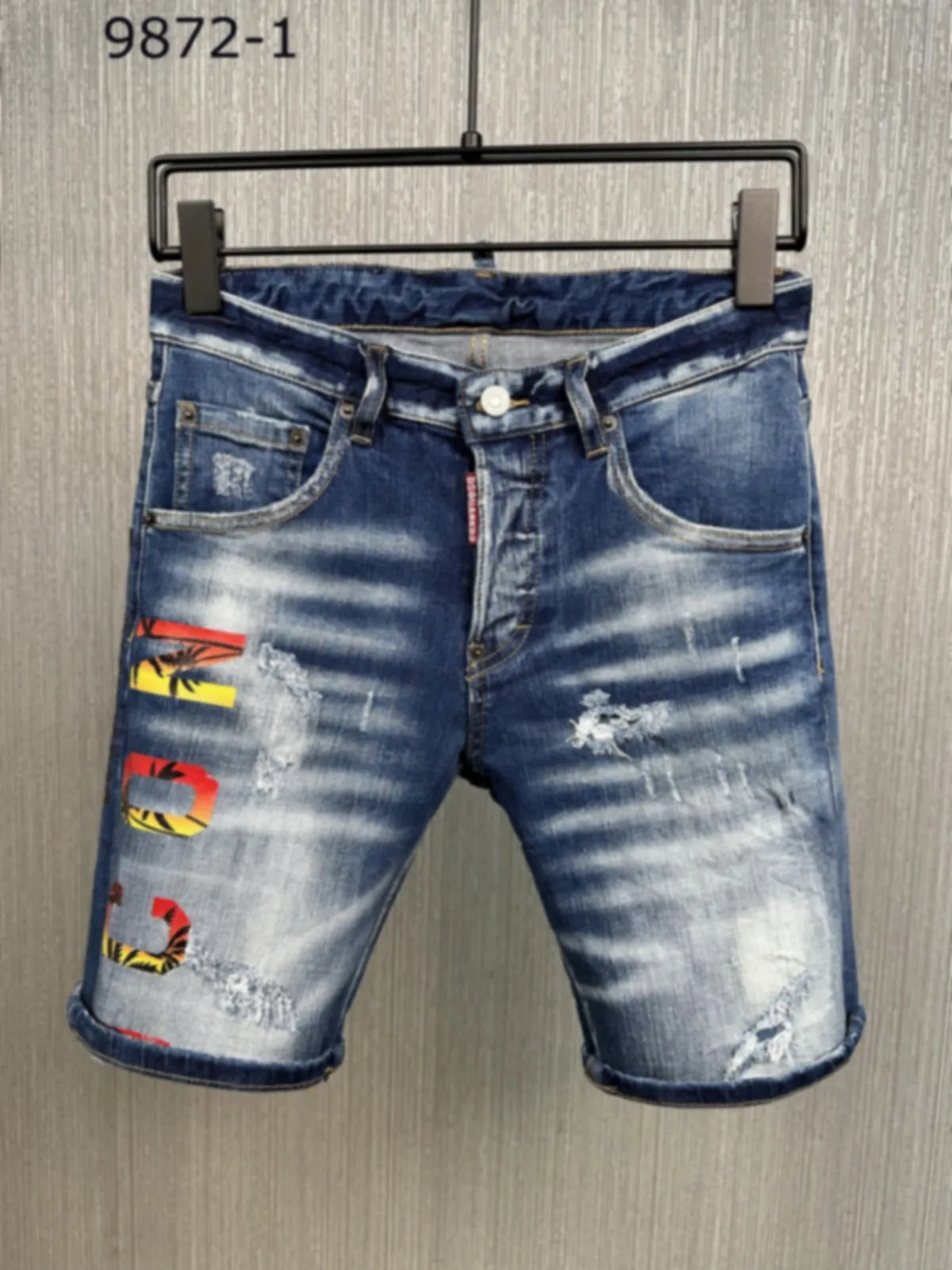 

2024 Spring/Summer New D2 Jeans Trendy Men's Washed Worn Hole Patches Painted Slim Fit Blue Jeans Shorts