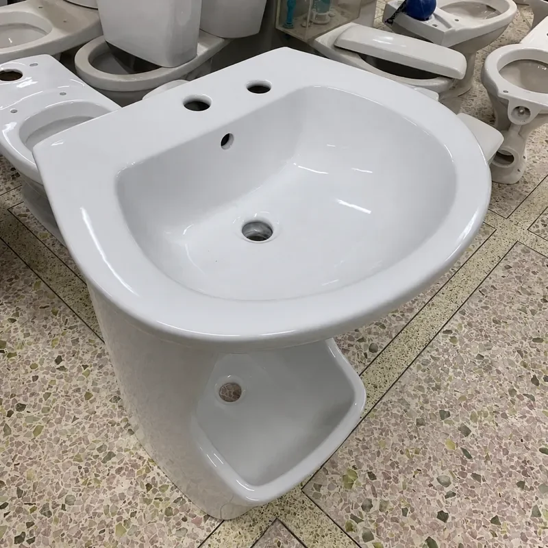 Wholesale Middle East Wudu Muslim Wash Face Hands Feet Integrated Ceramic Basin One Piece Small Clean Chaozhou Guangdong