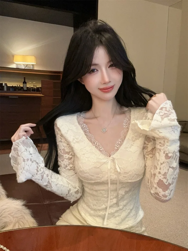 

Slim Fit Long Sleeve V-Neck Lace Trim T-Shirt Women's Design Sensual Inner Wear Top for Autumn Winter White Sweet And Spicy