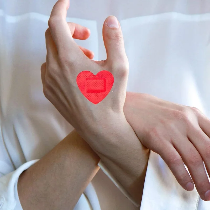 10pcs Red Heart Band Aid Skin Patch for Love Bite Bandages Wound Covering Breathable Medical Bandages for Girls