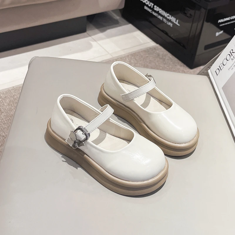 Nuovo 2024 stile coreano ragazze scarpe in pelle poco profondo punta tonda tinta unita gancio e anello Versatile morbido bambino moda principessa