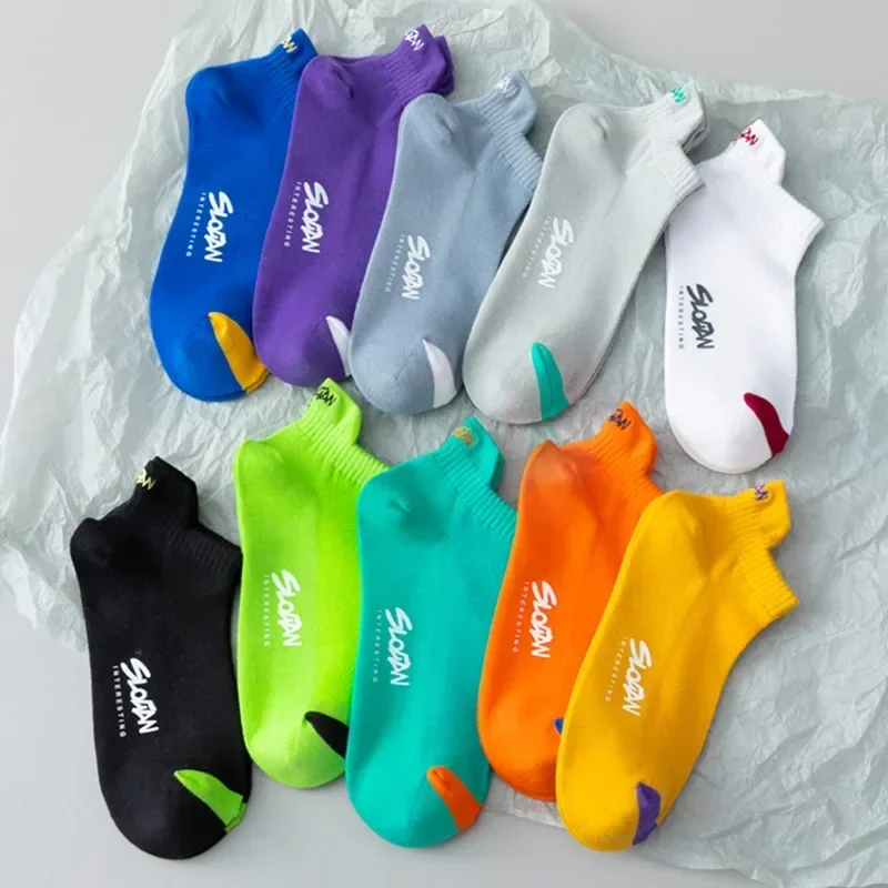 5 pares de calcetines tobilleras con forro de grafiti simples para hombre, cómodos calcetines absorbentes de sudor suaves y transpirables para uso al aire libre de hombres