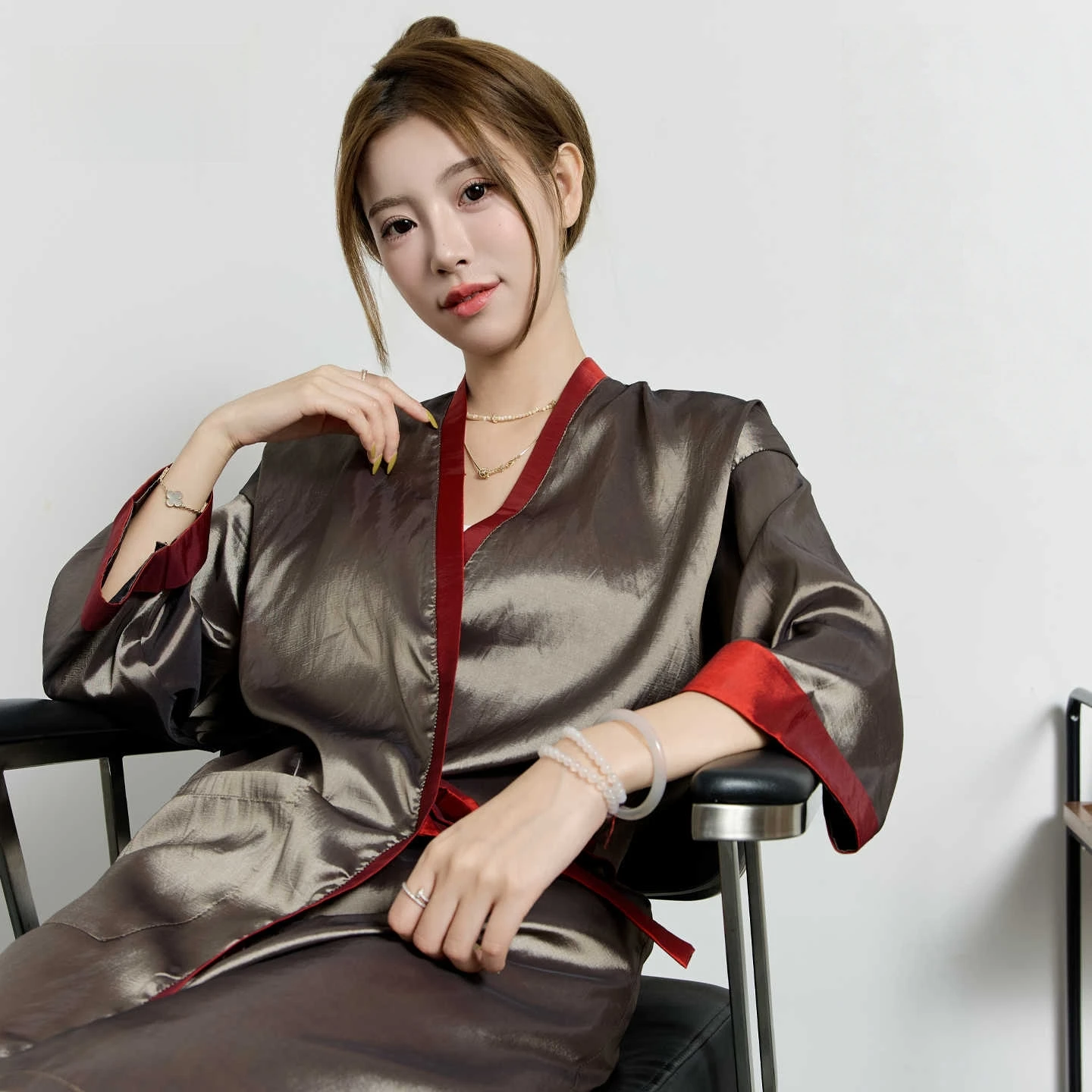 

Ткань Хамелеон, парикмахерский халат, одежда для гостей, парикмахерская, парикмахерская, накидка для салона красоты, платье для краски для волос, кимоно