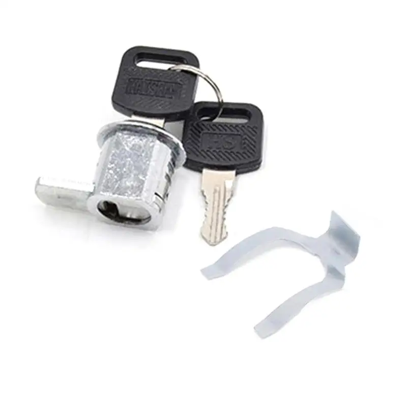 

Набор ключей для блокировки картотеки Y1UD повышает безопасность благодаря двум замкам с разными ключами. Металлический замок в