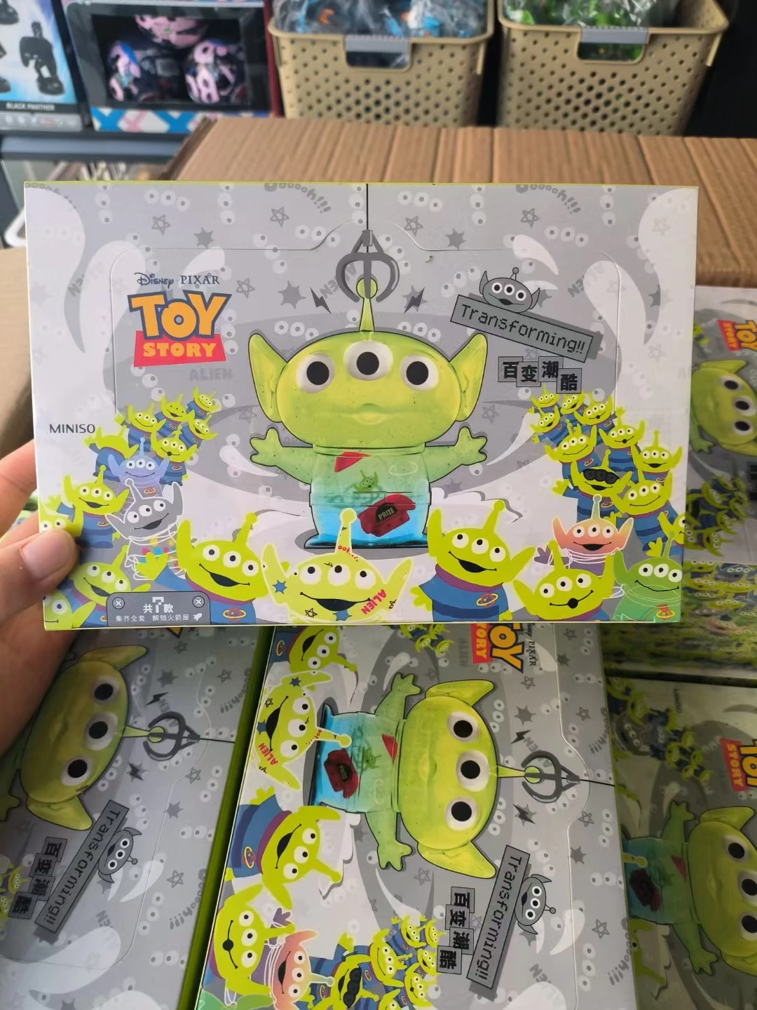 多用途でスタイリッシュなピクサーのエイリアンコスプレブラインドボックス - 隠された「カラフルプラネット」バリアント付きオーナメント、楽しいコレクタブルアイテム